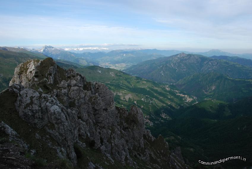 32 Panorama verso la Val del Riso.JPG